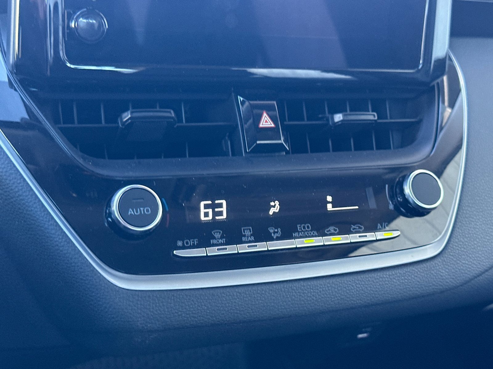 Used 2024 Toyota Corolla LE image 18