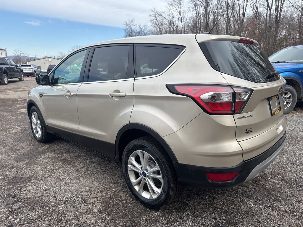 Used 2017 Ford Escape SE image 7
