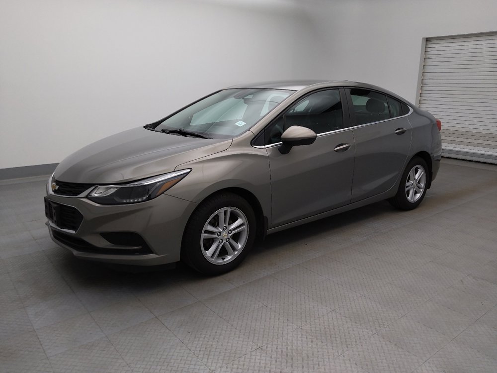 Used 2017 Chevrolet Cruze LT w/ Convenience Package FWD image 2