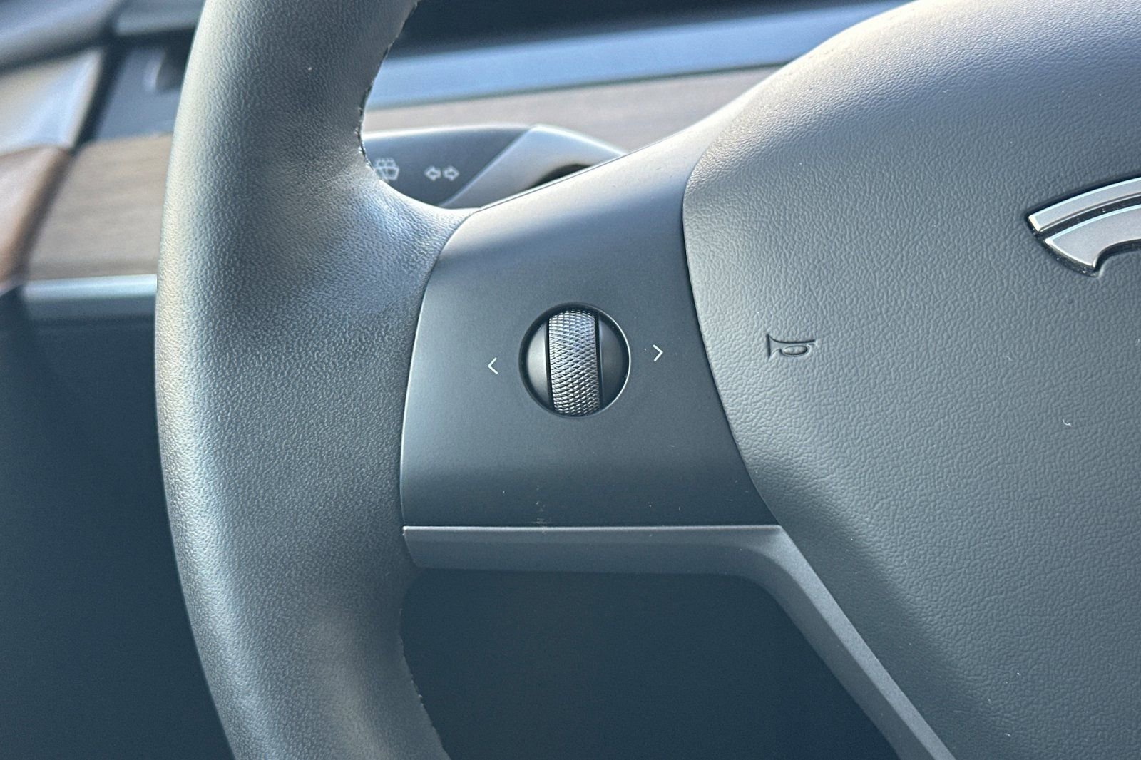 Used 2024 Tesla Model Y Long Range image 28