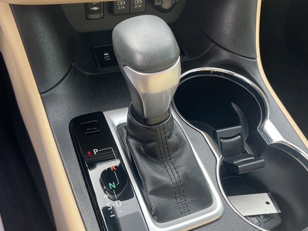 Used 2019 Toyota Highlander AWD V6 image 17