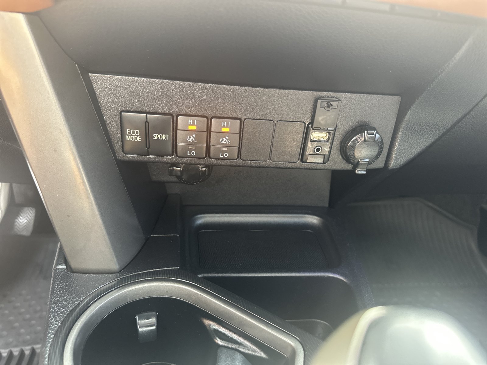 Used 2016 Toyota RAV4 SE AWD/4WD image 16