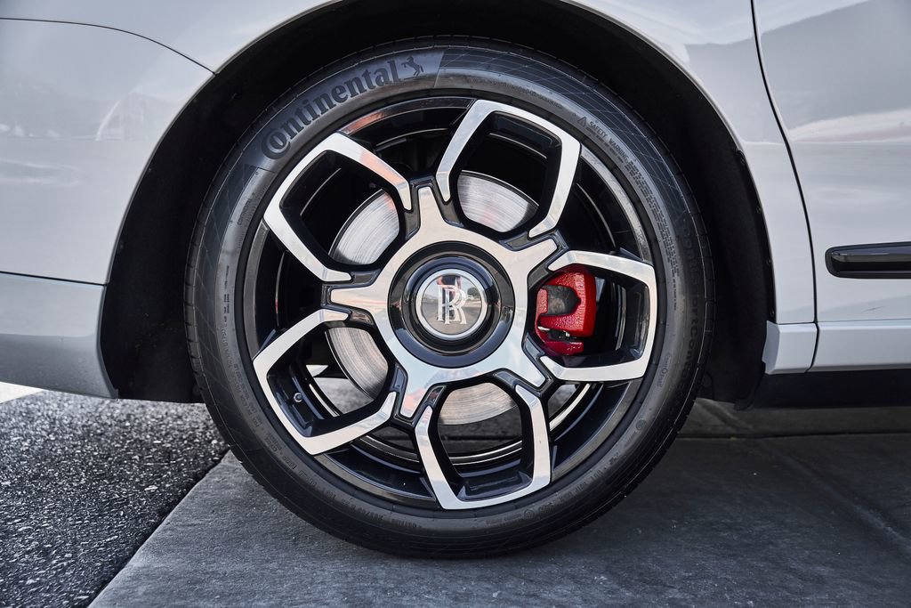 Used 2024 Rolls-Royce Cullinan Black Badge w/ Dark Exterior Package AWD/4WD image 20