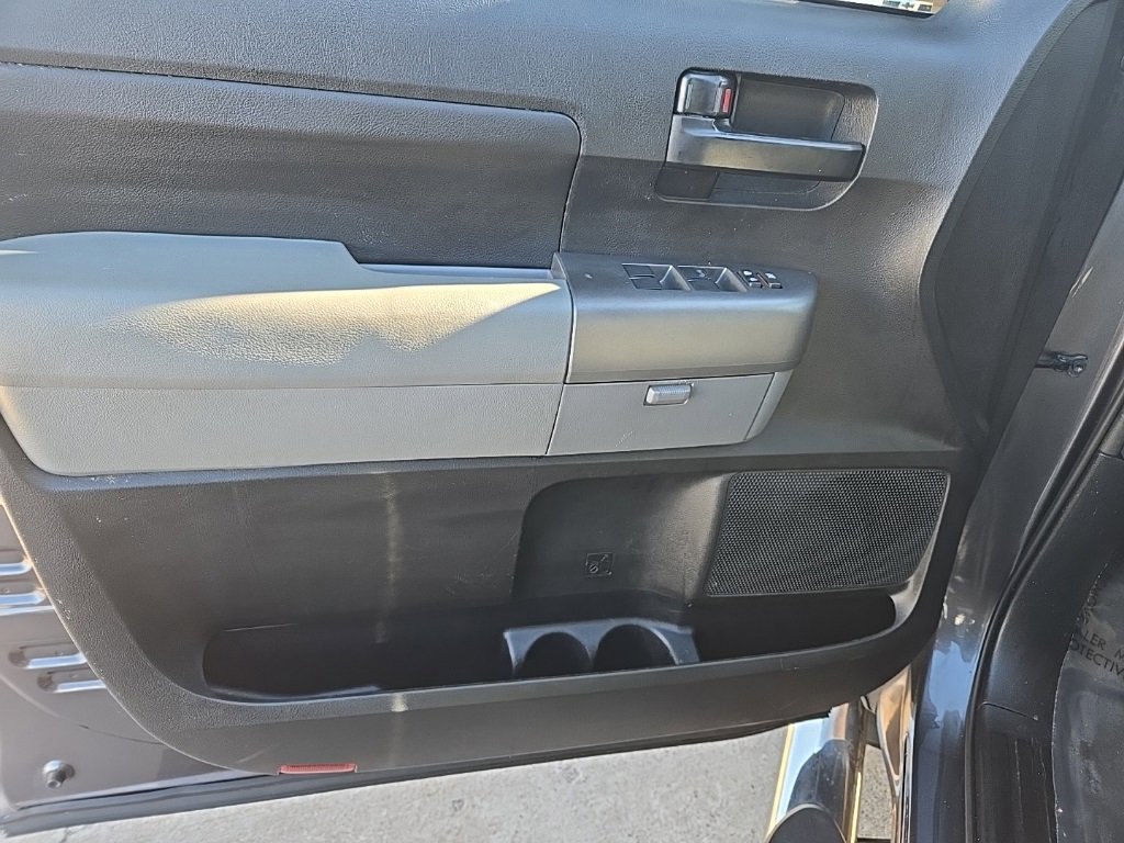 Used 2013 Toyota Tundra 4x4 CrewMax image 14