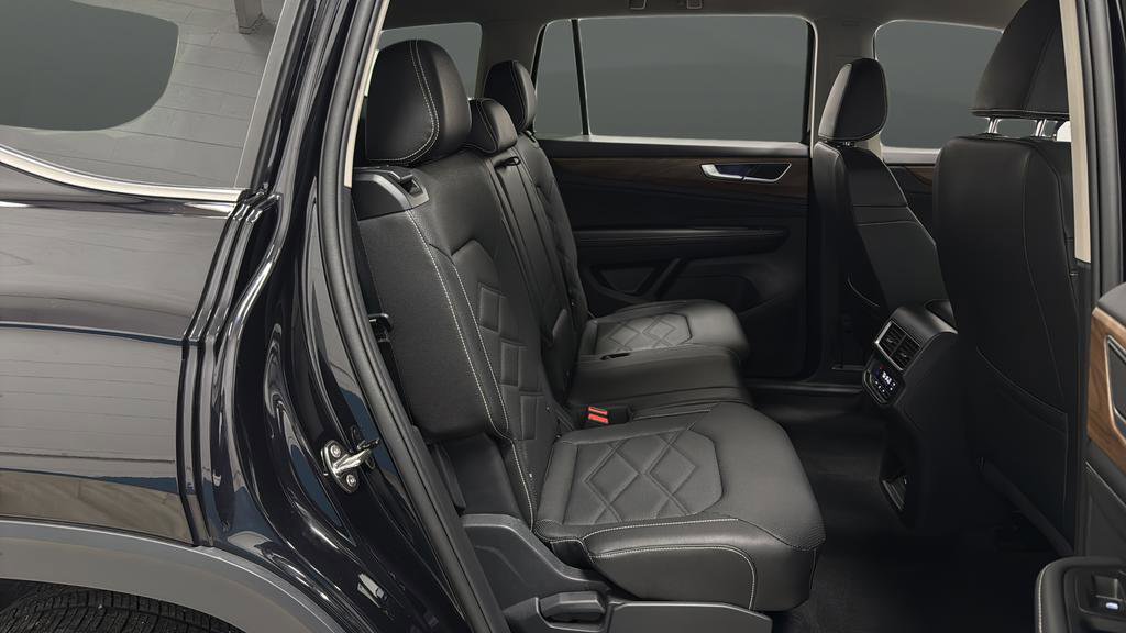Used 2025 Volkswagen Atlas SE image 24