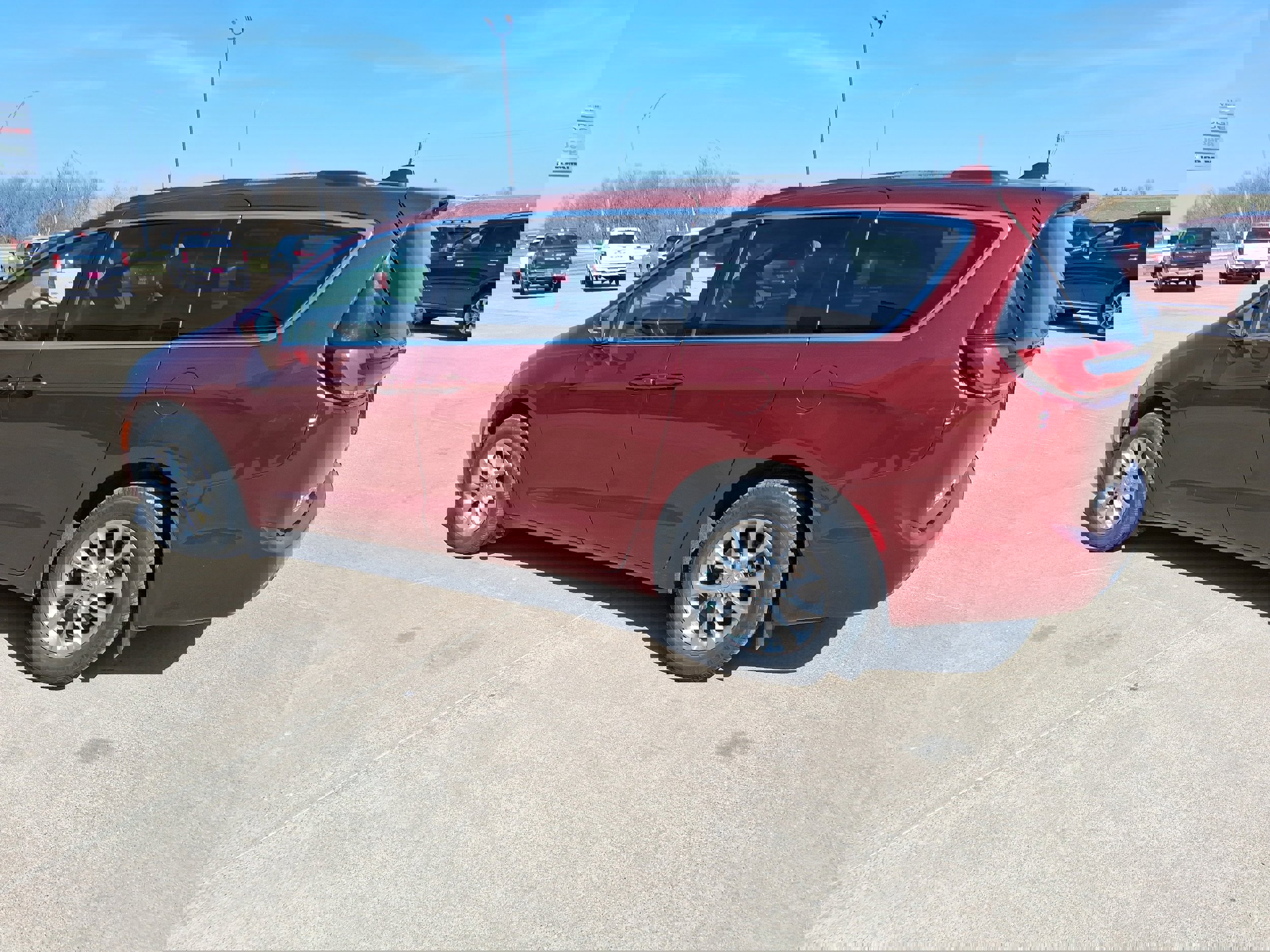 Used 2022 Chrysler Pacifica Touring-L AWD/4WD image 4