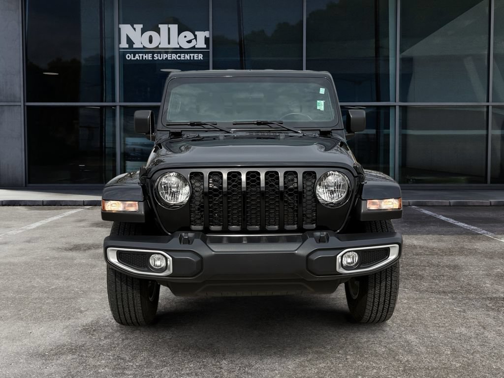 Used 2022 Jeep Gladiator Sport AWD/4WD image 2