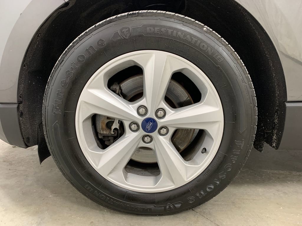 Used 2020 Ford Edge SE image 19