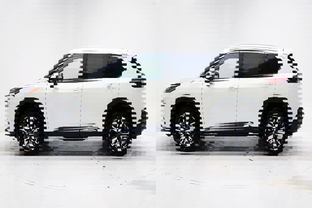 Used 2023 Nissan Rogue SL w/ SL Premium Package image 5