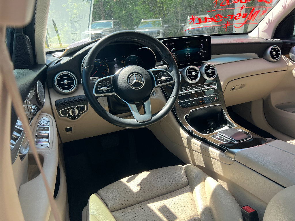 Used 2021 Mercedes-Benz GLC 300 4MATIC w/ Premium Package image 19