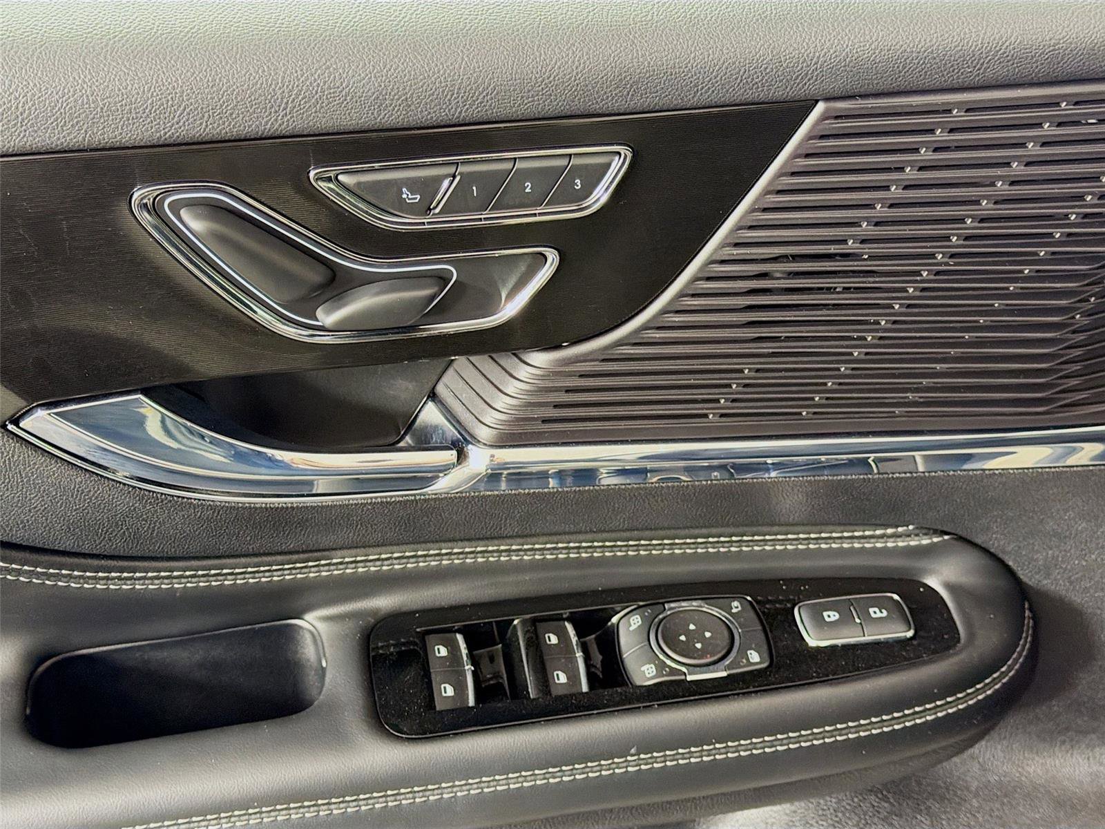 Used 2022 Lincoln Corsair AWD w/ Equipment Group 101A image 19