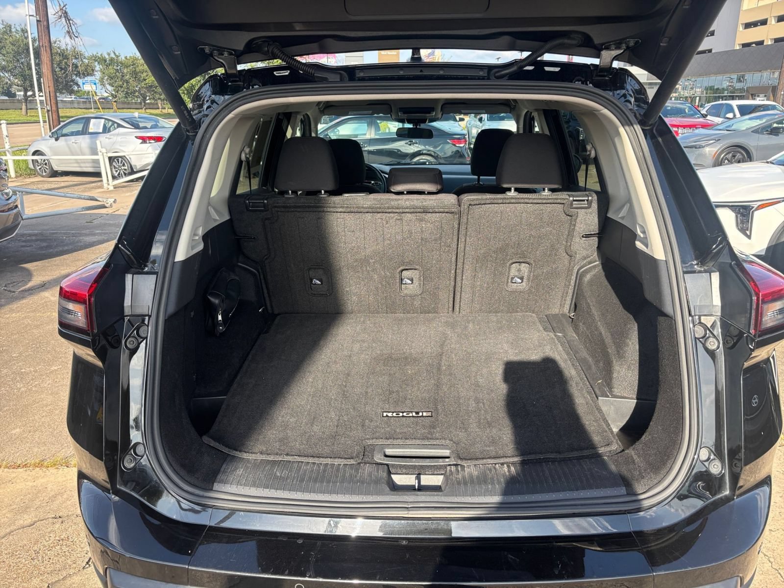 Used 2025 Nissan Rogue SV AWD/4WD image 33