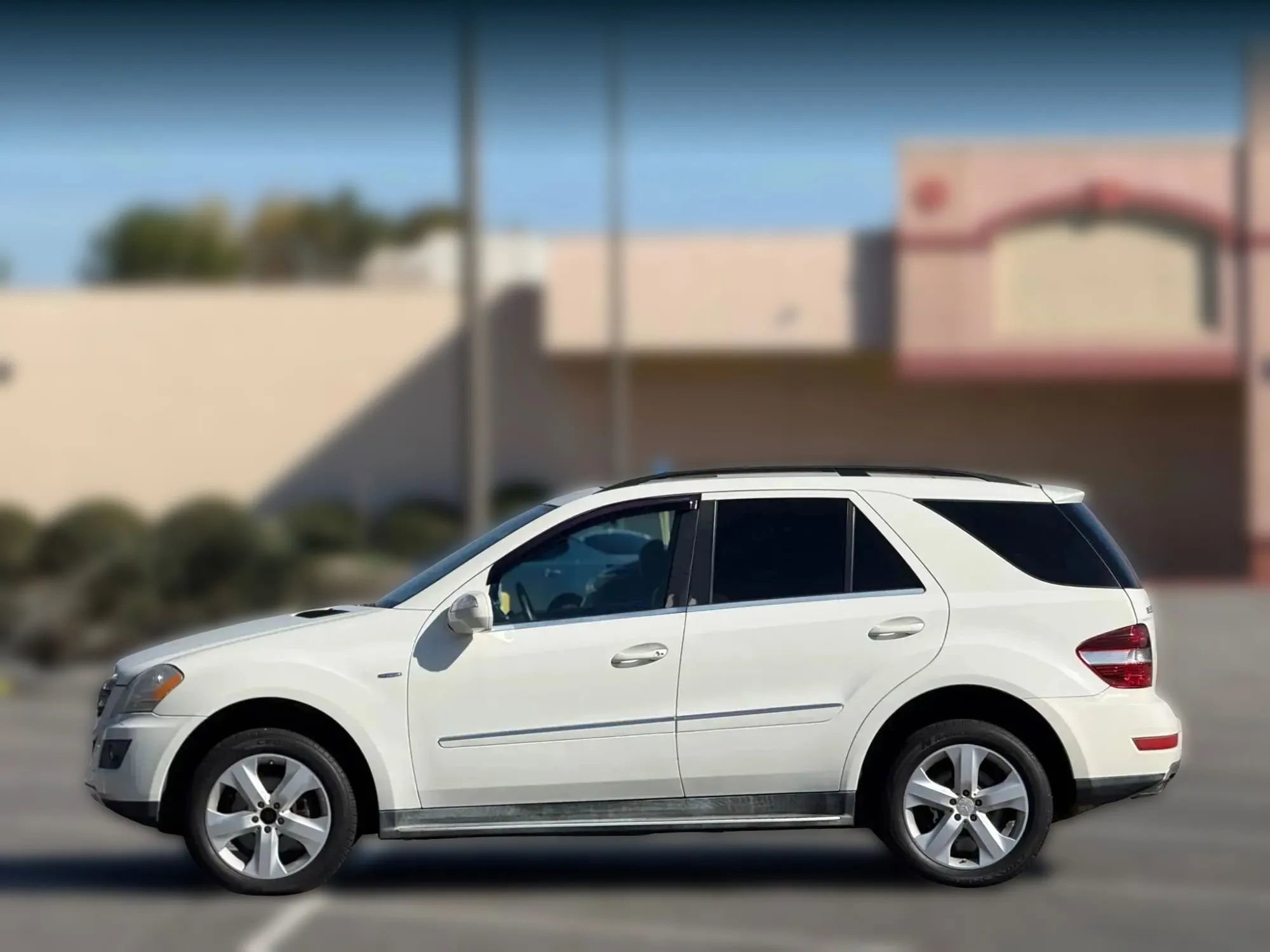 Used 2010 Mercedes-Benz ML 350 BlueTEC 4MATIC image 8