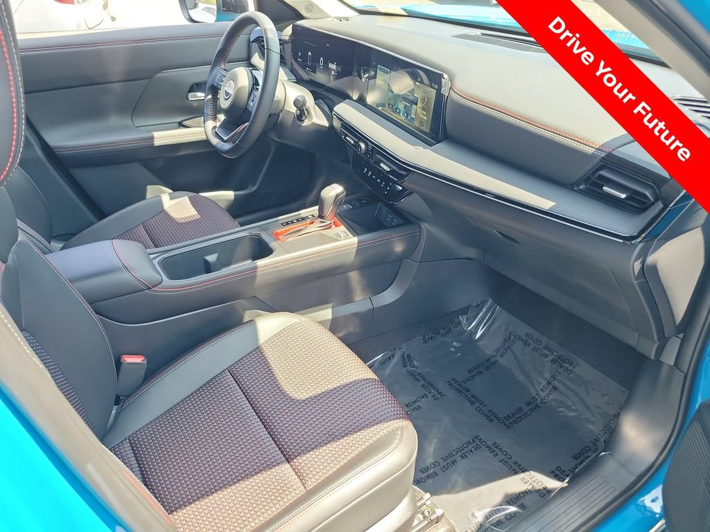 Certified 2025 Nissan Kicks SR FWD image 19
