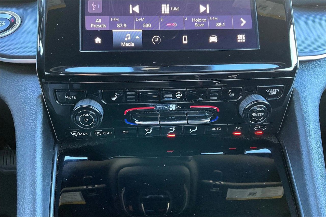 Used 2023 Jeep Grand Cherokee L Laredo image 16