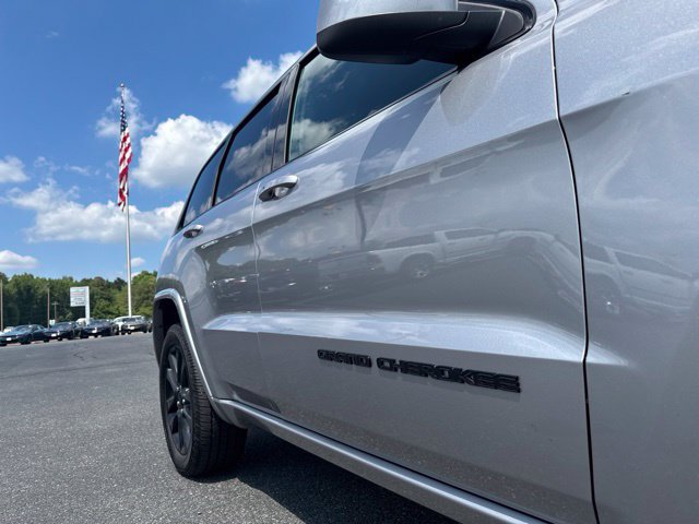 Used 2020 Jeep Grand Cherokee Altitude AWD/4WD image 7
