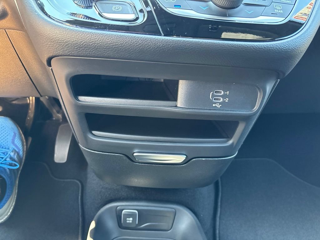 New 2027 Chrysler Pacifica Select FWD image 43