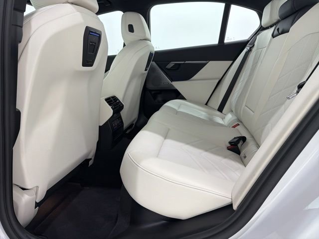 Used 2026 BMW 530i xDrive w/ Premium Package AWD/4WD image 17