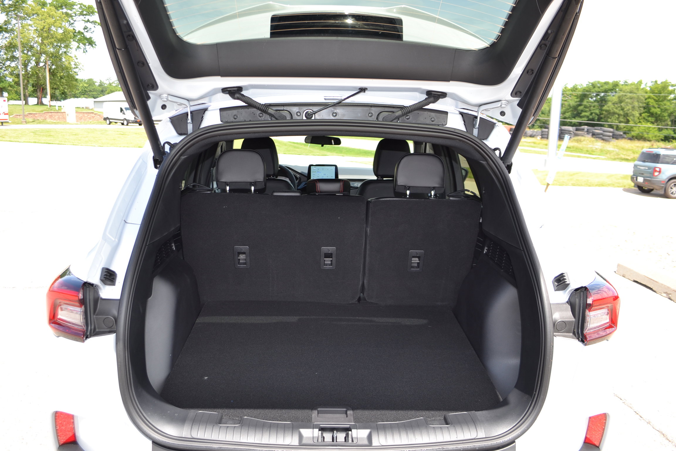 New 2025 Ford Escape ST-Line w/ Equipment Group 301A image 10