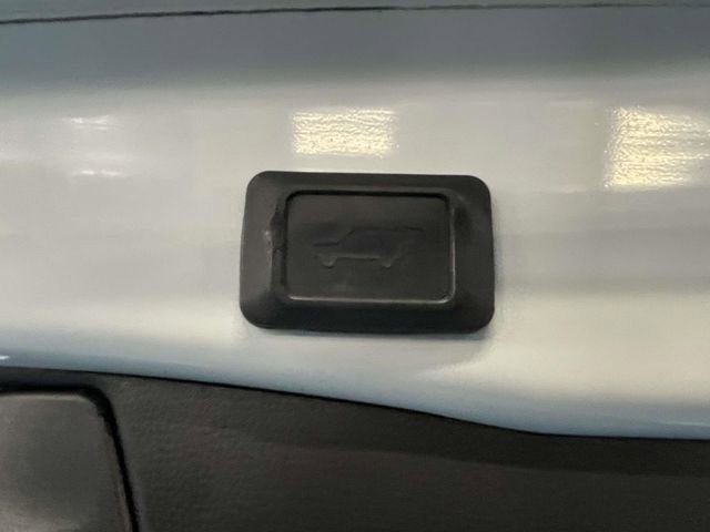 Used 2019 Toyota RAV4 XLE w/ Convenience Package FWD image 12