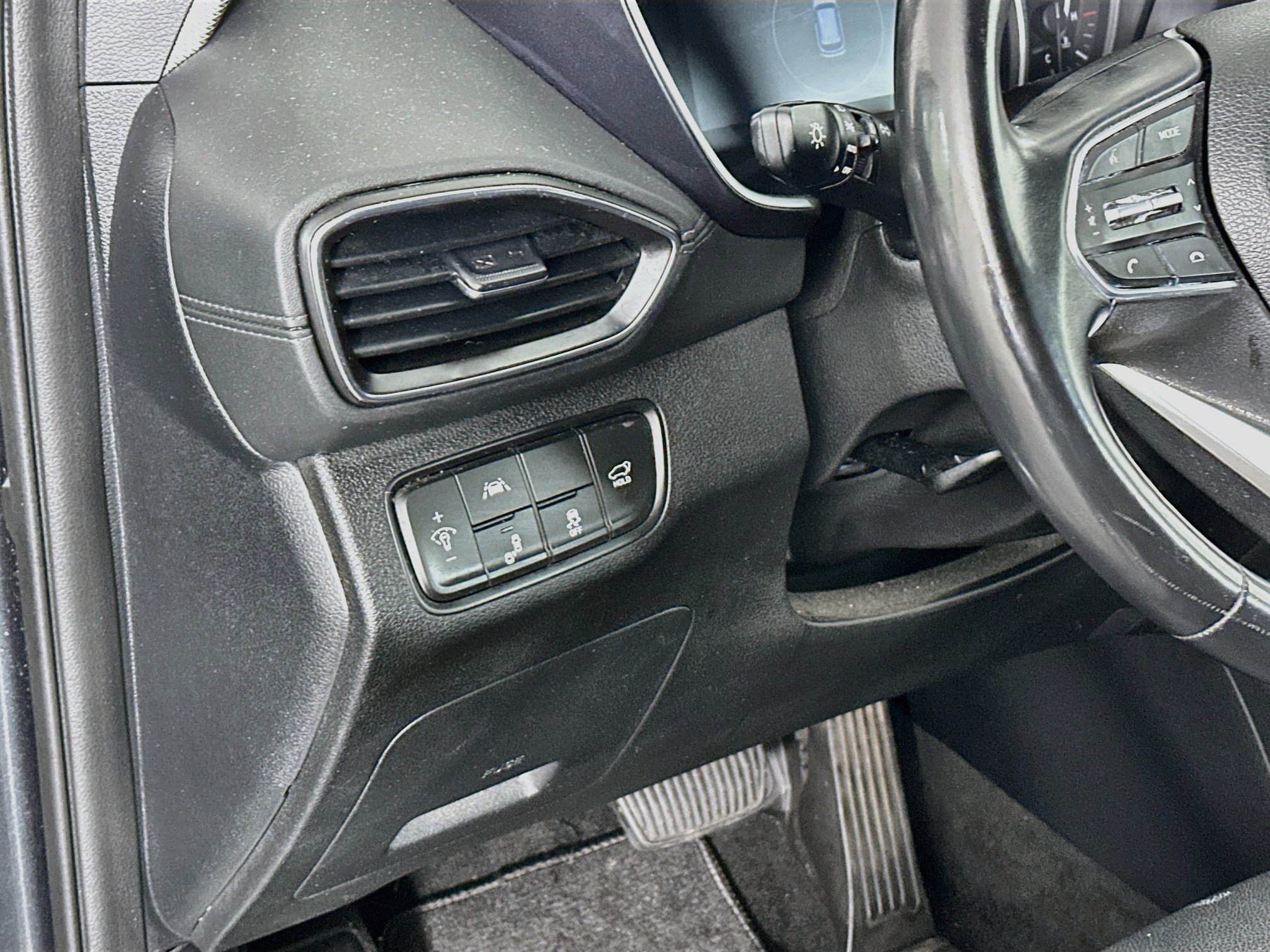 Used 2020 Hyundai Santa Fe SEL w/ Convenience + Premium Package FWD image 17