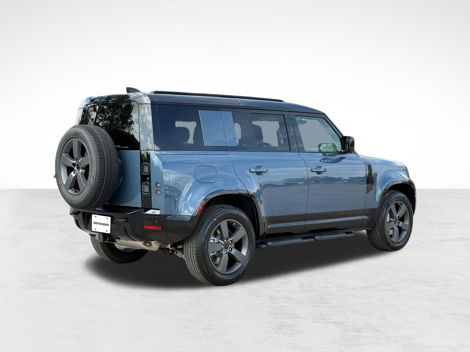 Used 2026 Land Rover Defender 110 X-Dynamic SE AWD/4WD image 8