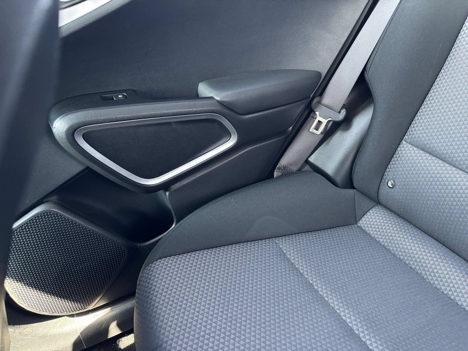 Used 2025 Kia Soul LX w/ LX Technology Package FWD image 32