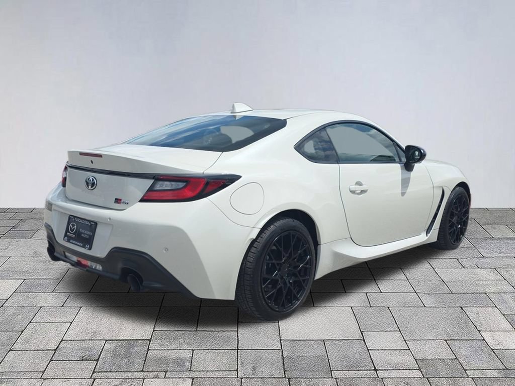 Used 2023 Toyota GR86 RWD image 7