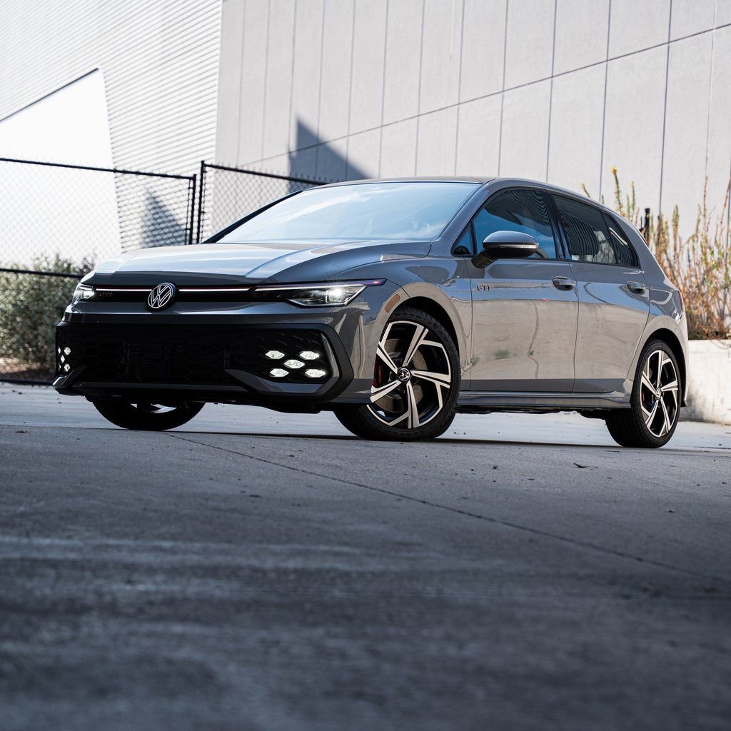 New 2025 Volkswagen GTI SE image 1