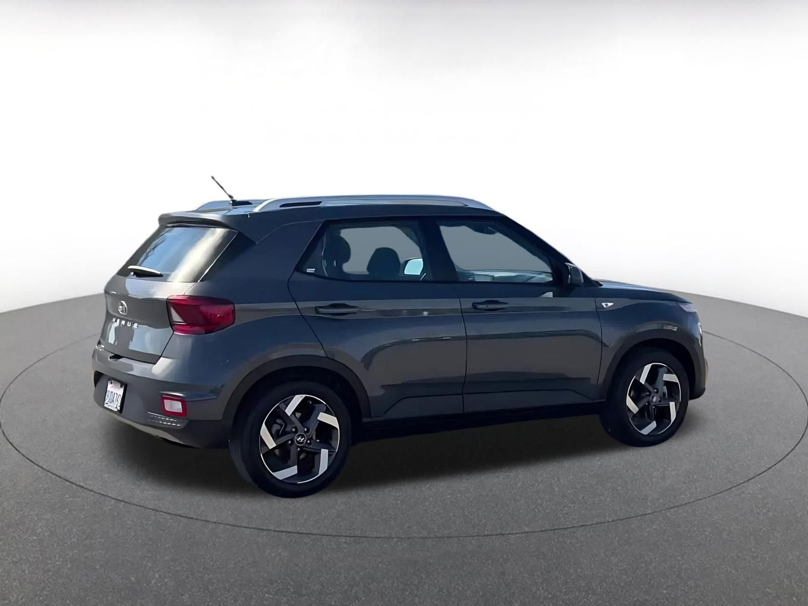 Used 2025 Hyundai Venue SEL image 15