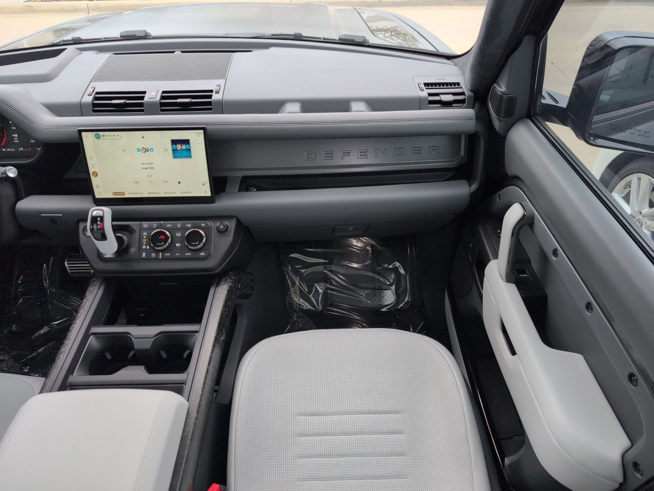 Used 2025 Land Rover Defender 110 image 30