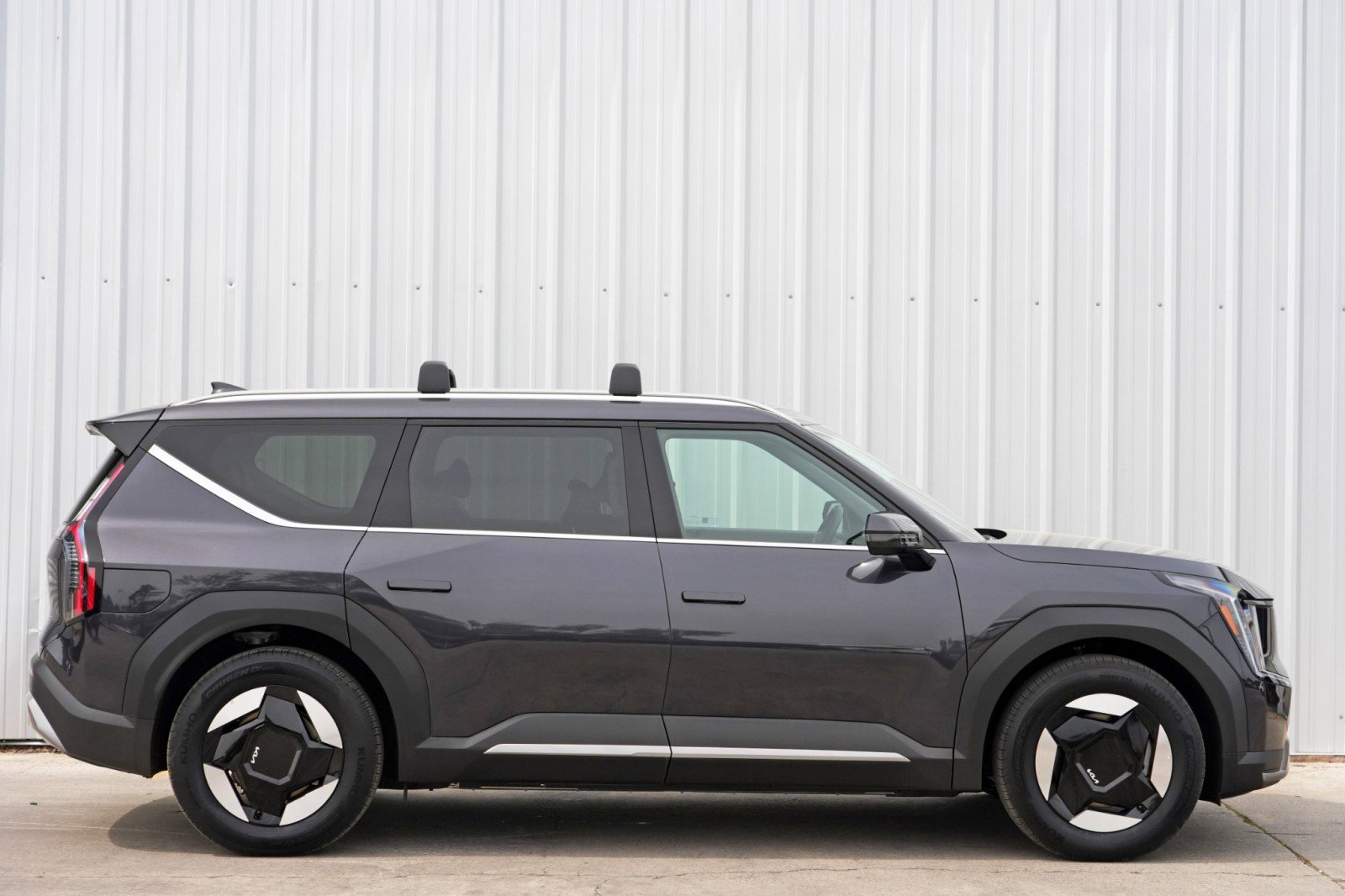 Used 2025 Kia EV9 Wind image 54