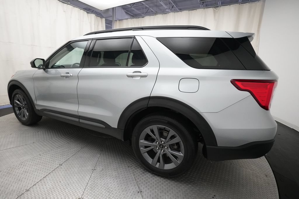 Used 2023 Ford Explorer XLT w/ Equipment Group 202A AWD/4WD image 34