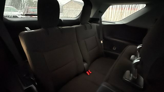 Used 2021 Ford Explorer XLT image 30