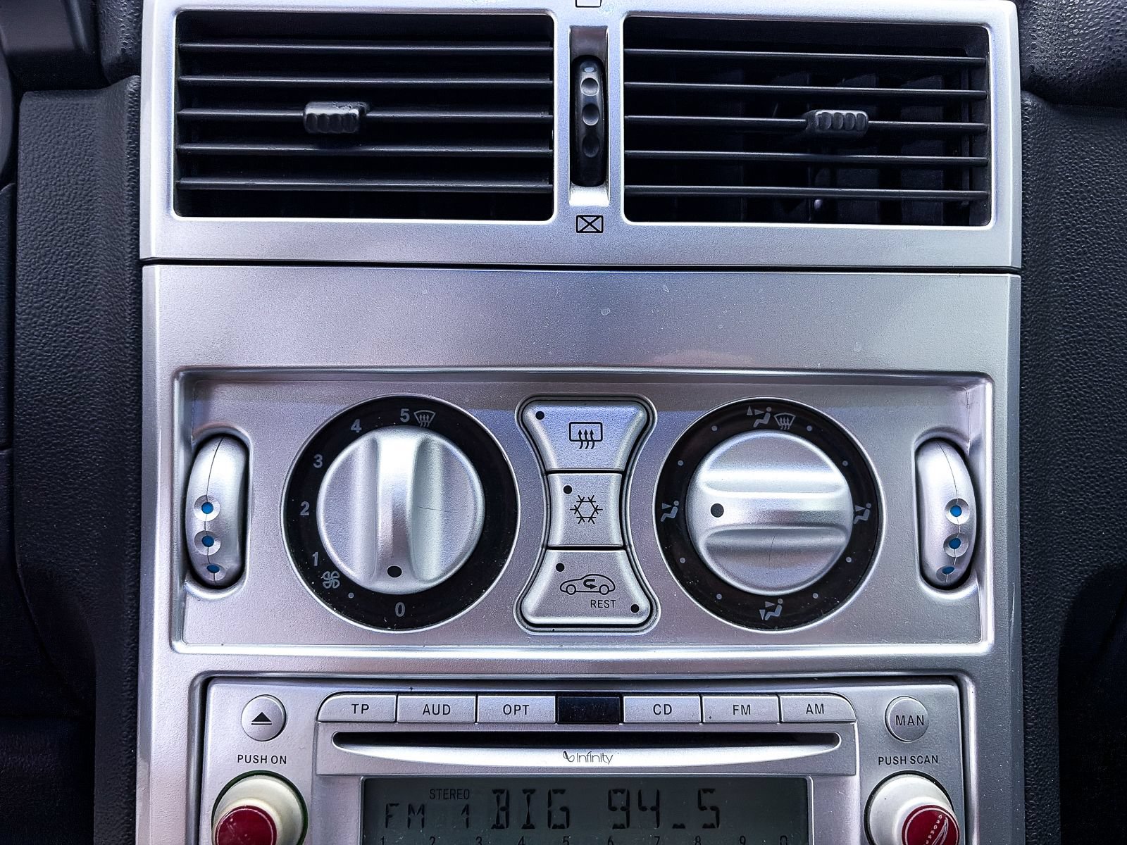 Used 2005 Chrysler Crossfire Limited RWD image 13