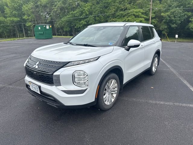 Used 2022 Mitsubishi Outlander ES FWD image 1