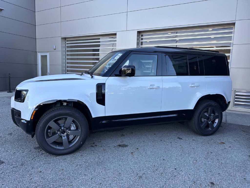 New 2026 Land Rover Defender 110 X-Dynamic SE AWD/4WD image 3