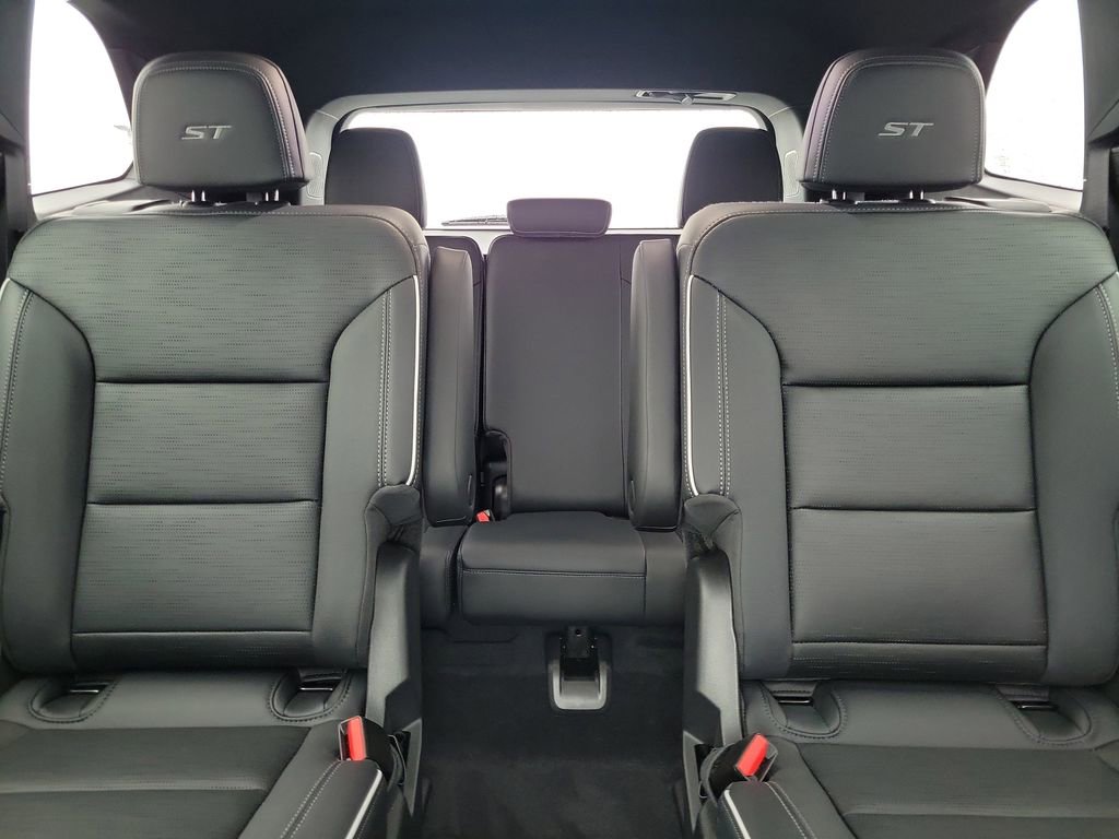 Used 2025 Buick Enclave Sport Touring w/ LPO, All-Weather Package FWD image 17