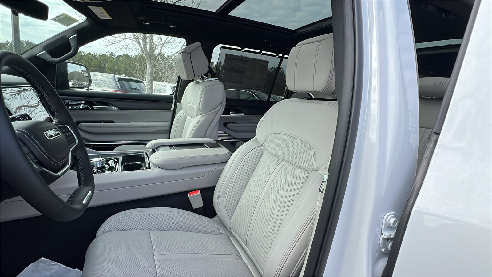 New 2026 Jeep Grand Wagoneer Summit image 17