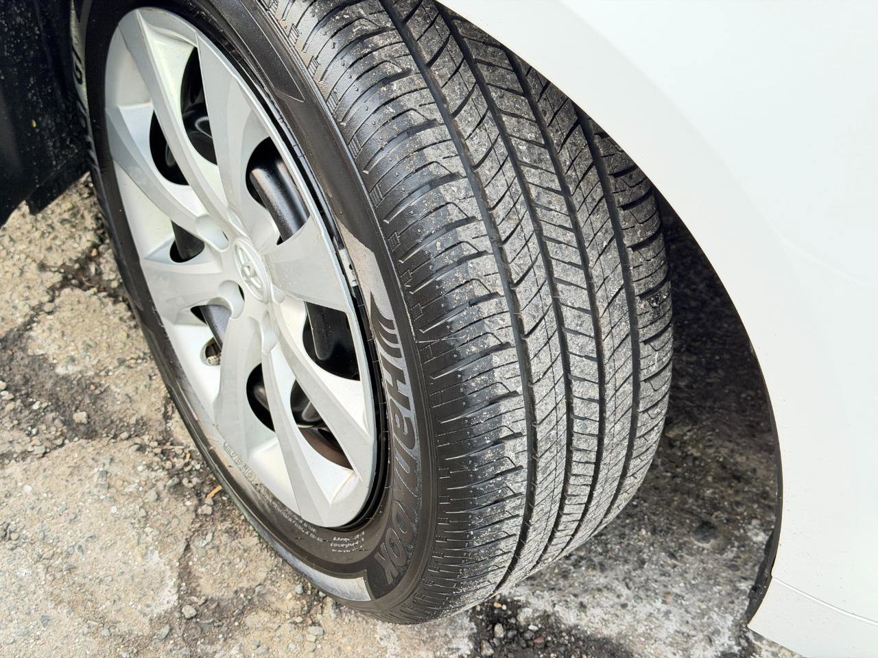 Used 2021 Toyota Corolla LE FWD image 62
