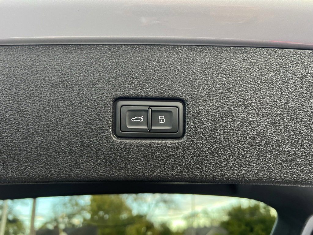 Used 2022 Audi Q8 Premium Plus w/ Premium Plus Package image 26