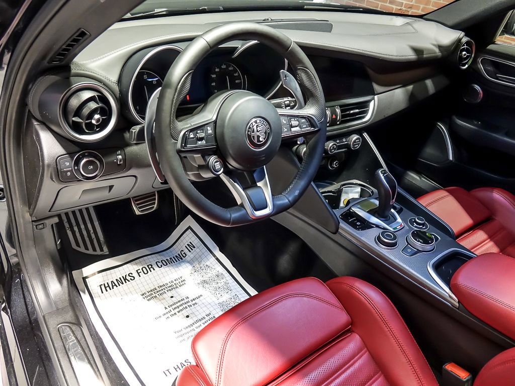 Used 2022 Alfa Romeo Giulia Veloce AWD/4WD image 13
