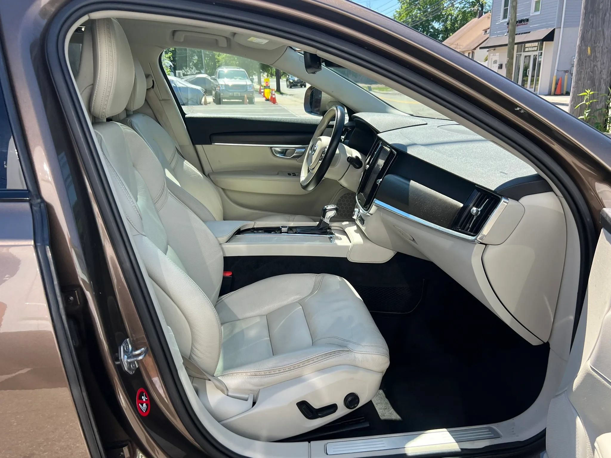 Used 2018 Volvo V90 T5 Cross Country w/ Convenience Package AWD/4WD image 31