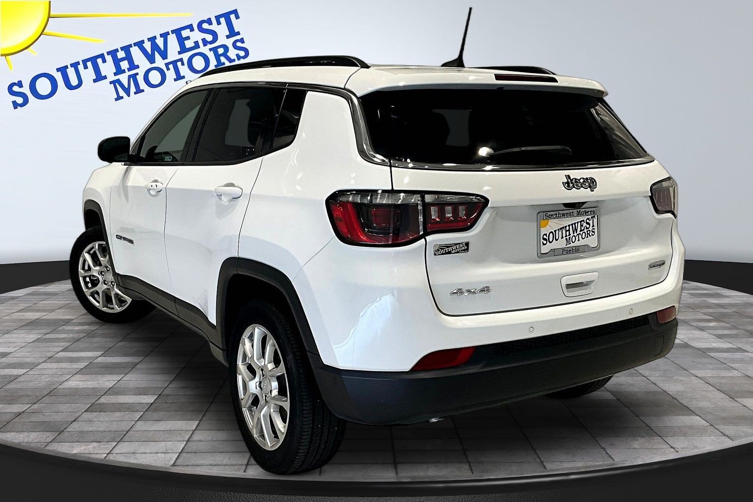 Used 2023 Jeep Compass Latitude AWD/4WD image 5