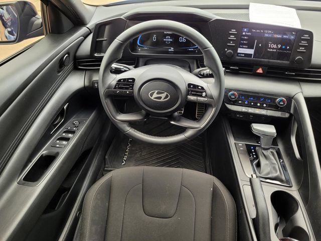 Used 2025 Hyundai Elantra Sport FWD image 12