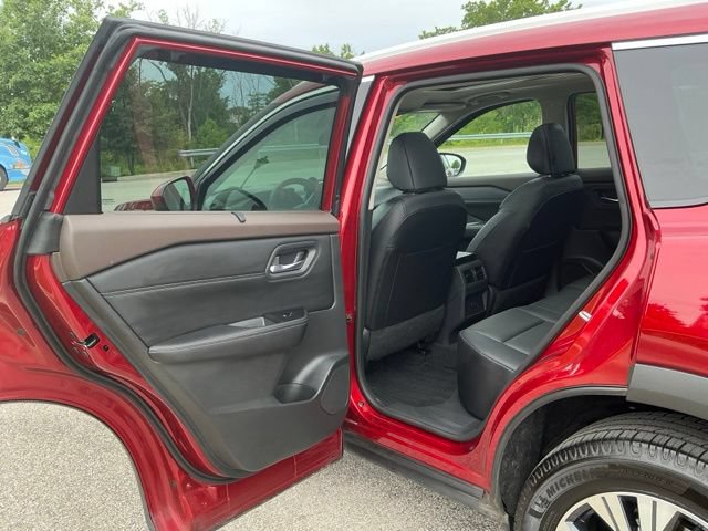 Used 2023 Nissan Rogue SV w/ SV Premium B Package AWD/4WD image 15