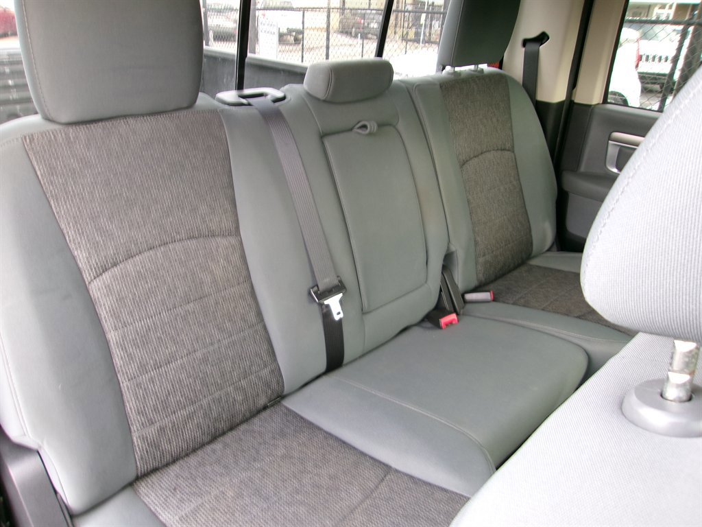 Used 2015 RAM 2500 SLT w/ Luxury Group image 17