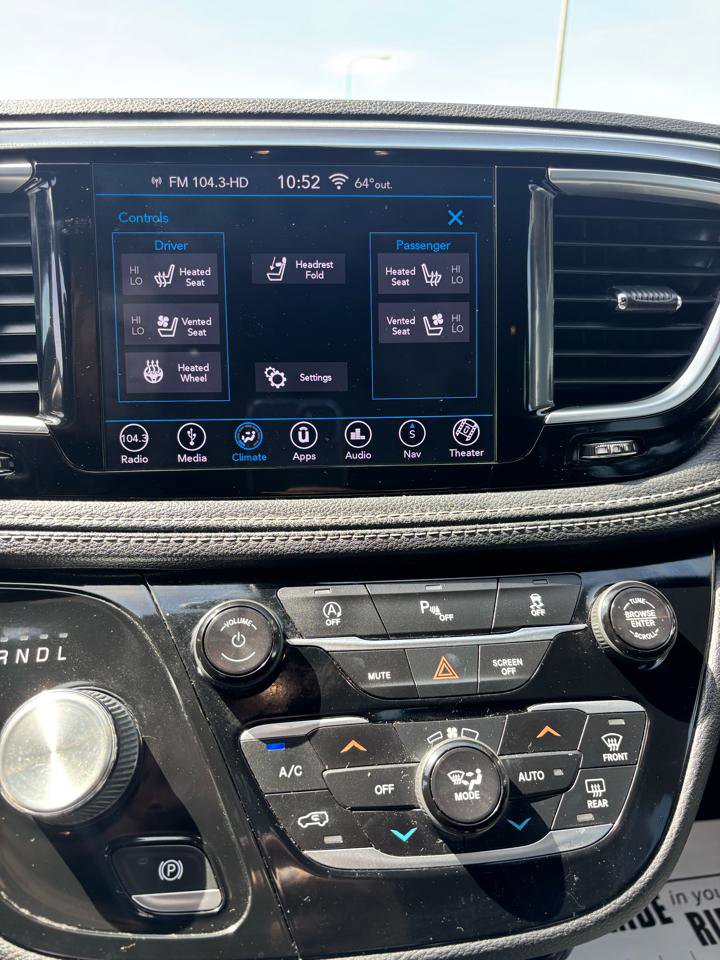 Used 2018 Chrysler Pacifica Limited FWD image 21