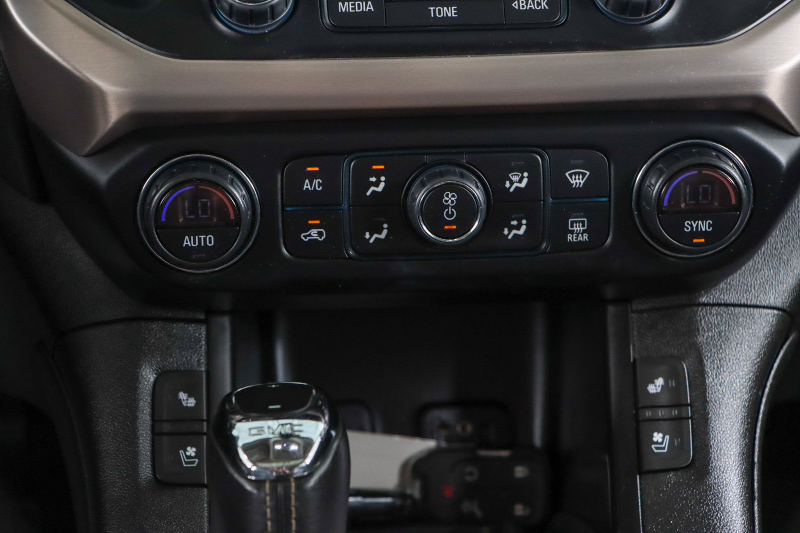 Used 2019 GMC Acadia Denali w/ Technology Package AWD/4WD image 20