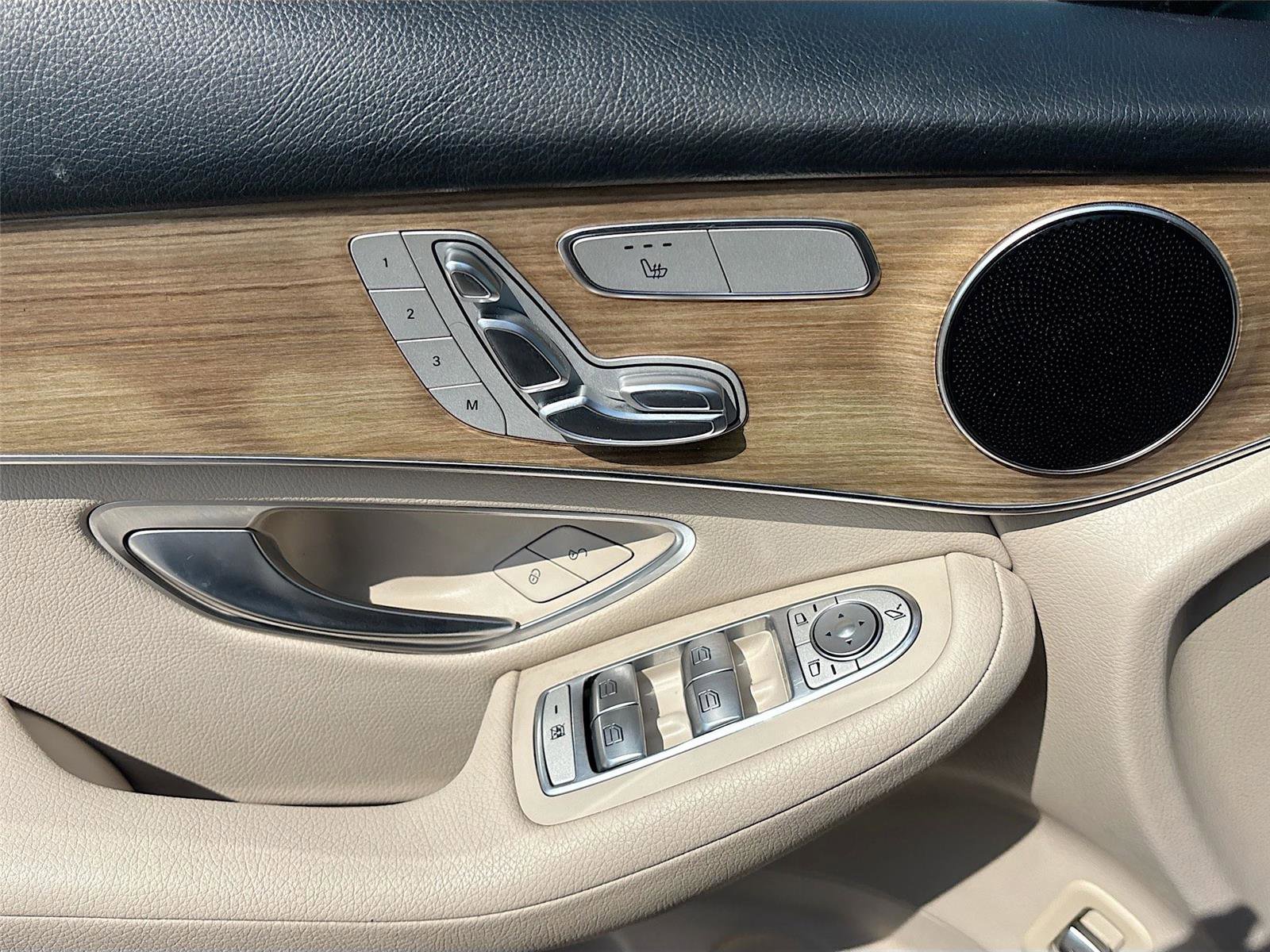 Used 2019 Mercedes-Benz GLC 300 4MATIC image 17